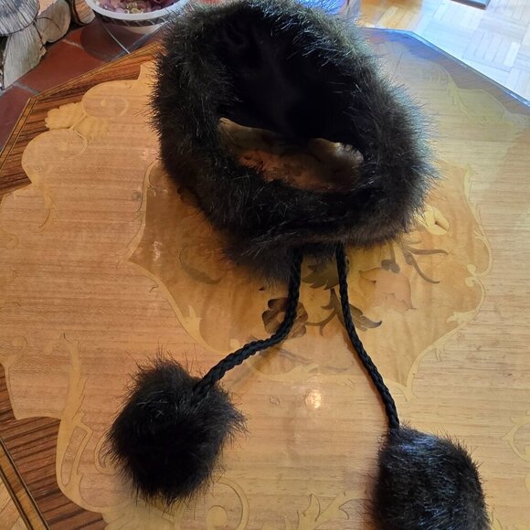 Vintage Fur Collar with Pompoms & Pearls, Child / Youth Size​ - Picture 2 of 10